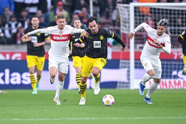 11 10 2023, Football, Bundesliga, 11 Matchday Season 2023 2024, VfB Stuttgart Borussia Dortmund, Maximilian Mittelstädt VfB Stuttgart , Mats Hummels Borussia Dortmund , Atakan Karazor VfB Stuttgart xRHR PHOTO TKx Copyright: RHR-FOTOx RHR-FOTO TK