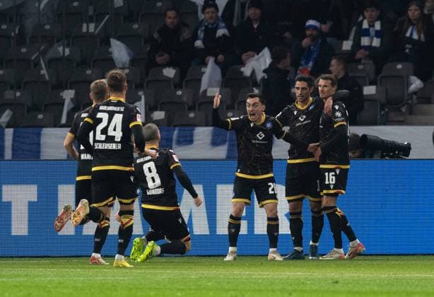 Soccer, Men, Season 2023 2024, 2 Bundesliga 13 Matchday , Hertha BSC Karlsruher SC, v l Marvin Wanitzek Karlsruher SC , Fabian Schleusener Karlsruher SC , Jerome Gondorf Karlsruher SC , Paul Nebel Karlsruher SC , Lars Stindl Karlsruher SC , Philip Heise Karlsruher SC , Celebration after goal to 0 1, 11 11 2023, Copyright: xSebastianxRäppold MatthiasxKochx