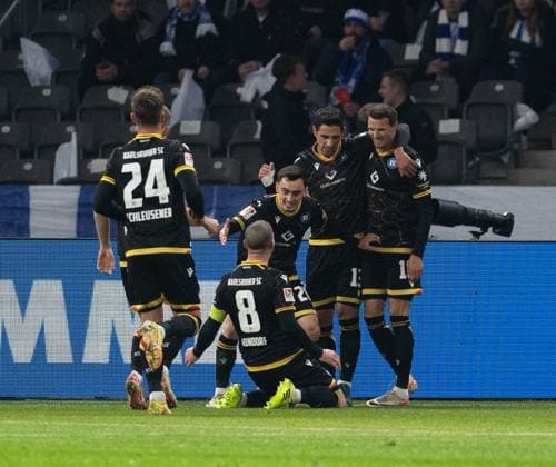 Soccer, Men, Season 2023 2024, 2 Bundesliga 13 Matchday , Hertha BSC Karlsruher SC, f l Fabian Schleusener Karlsruher SC , Jerome Gondorf Karlsruher SC , Paul Nebel Karlsruher SC , Lars Stindl Karlsruher SC , Philip Heise Karlsruher SC , Celebration after goal to 0 1, 11 11 2023, Copyright: xSebastianxRäppold MatthiasxKochx
