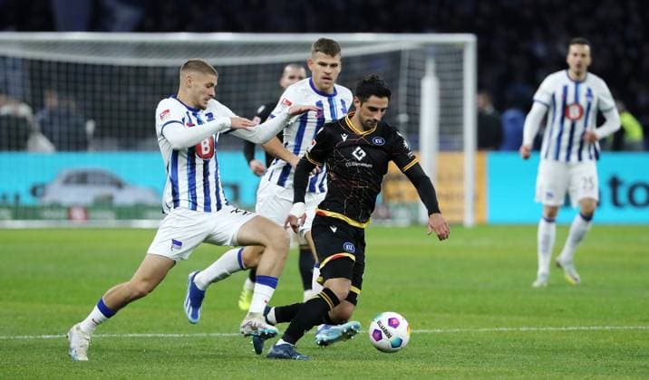 Marton Dardai, Lars Stindl duel Match scene Action Sport Football Soccer DFL 2 Bundesliga Men 13 Matchday Season 2023 2024 11 11 2023 Hertha BSC Berlin vs Karlsruher SC KSC DFL regulations prohibit any use of photographs as image sequences and or quasi video