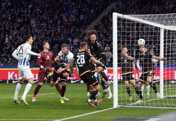 Soccer, Men, Season 2023 2024, 2 Bundesliga 13 Matchday , Hertha BSC Karlsruher SC, Florian Niederlechner Hertha BSC scores the goal to 2 1, 11 11 2023, Copyright: xSebastianxRäppold MatthiasxKochx