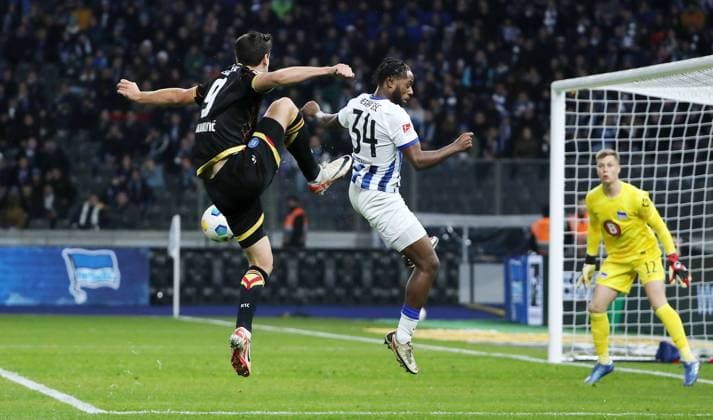 Igor Matanovic, Deyovaisio Zeefuik duel match scene Action Sport Football Soccer DFL 2 Bundesliga Men 13 Matchday Season 2023 2024 11 11 2023 Hertha BSC Berlin vs Karlsruher SC KSC DFL regulations prohibit any use of photographs as image sequences and or quasi video