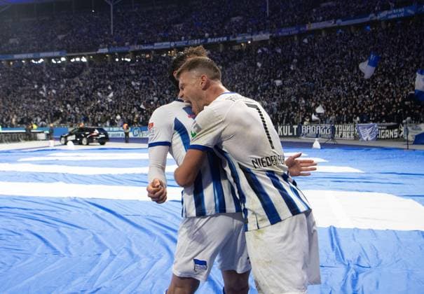 Soccer, Men, Season 2023 2024, 2 Bundesliga 13 Matchday , Hertha BSC Karlsruher SC, f l Fabian Reese Hertha BSC , Florian Niederlechner Hertha BSC , Cheering after goal to 2 1, 11 11 2023, Copyright: xSebastianxRäppold MatthiasxKochx