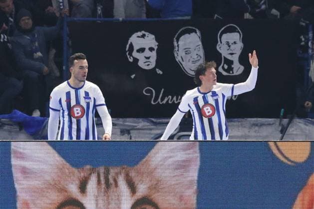 DEU, DFL, 2 FBL, Hertha BSC vs Karlsruher SC, 11 11 2023, Berliner Olympiastadion, Berlin, DEU, DFL, 2 FBL, Hertha BSC vs Karlsruher SC, im Bild 1 1 durch Fabian Reese Hertha BSC Berlin 11 , Haris Tabakovic Hertha BSC Berlin 25 , DFL regulations prohibit any use of Photographs as image sequences and or quasi video Foto Juergen Engler nordphoto GmbH nordphotoxGmbHx xEngler nph00076