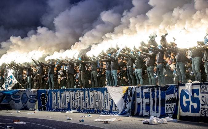 Berlin, 11 11 2023, Soccer, 2 Bundesliga, Matchday 13, Hertha BSC Karlsruher SC, Olympiastadion Fans zuenden Bengalisches Feuer DFL regulations and DFB regulations prohibit any use of photographs as image sequences and or quasi video, Foto Andreas Gora Hertha BSC Karlsruher SC