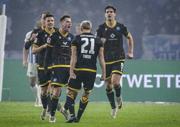 11 11 2023, xlakx, Soccer 2 Bundesliga, Hertha BSC Karlsruher SC emspor, v l jubilation after the 2 2 by Leon Jensen Karlsruher SC 6 , DFL DFB REGULATIONS PROHIBIT ANY USE OF PHOTOGRAPHS as IMAGE SEQUENCES and or QUASI VIDEO Berlin