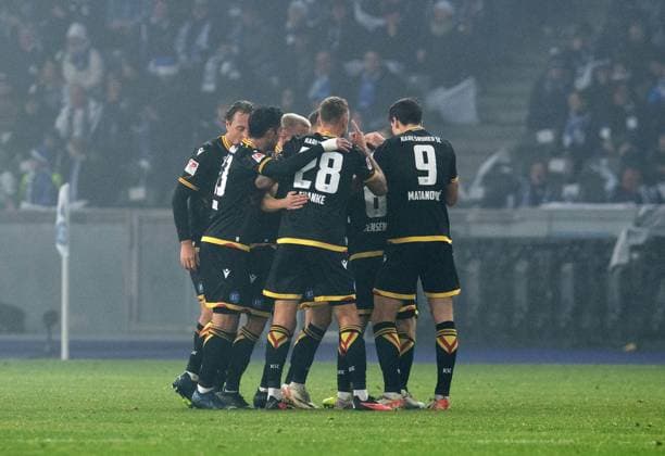 Soccer, Men, Season 2023 2024, 2 Bundesliga 13 Matchday , Hertha BSC Karlsruher SC, Karlsruhe celebrates after Leon Jensen Karlsruher SC scores to make it 2 2 , 11 11 2023, Copyright: xSebastianxRäppold MatthiasxKochx