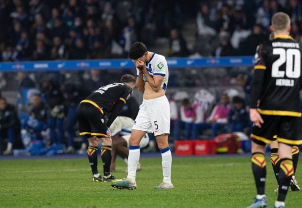 Soccer, Men, Season 2023 2024, 2 Bundesliga 13 Matchday , Hertha BSC Karlsruher SC, f l Andreas Bouchalakis Hertha BSC , David Herold Karlsruher SC , Disappointment after the final whistle, 11 11 2023, Copyright: xSebastianxRäppold MatthiasxKochx