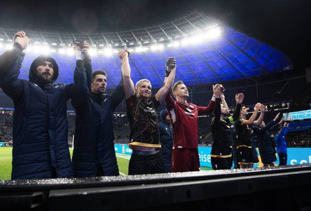Soccer, Men, Season 2023 2024, 2 Bundesliga 13 Matchday , Hertha BSC Karlsruher SC, f l Fabian Schleusener Karlsruher SC , Lars Stindl Karlsruher SC , Marco Thiede Karlsruher SC , Goalkeeper Patrick Drewes Karlsruher SC , Jerome Gondorf Karlsruher SC , Cheering after the final whistle, 11 11 2023, Copyright: xSebastianxRäppold MatthiasxKochx