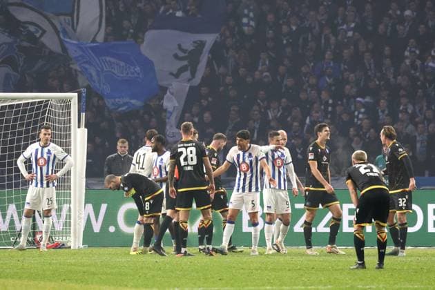 DEU, DFL, 2 FBL, Hertha BSC vs Karlsruher SC, 11 11 2023, Berliner Olympiastadion, Berlin, DEU, DFL, 2 FBL, Hertha BSC vs Karlsruher SC, in the picture Hertha player circle, Andreas Bouchalakis Hertha BSC Berlin 5 , Smail Prevljak Hertha BSC Berlin 9 , Haris Tabakovic Hertha BSC Berlin 25 Karlsruher Spieler DFL regulations prohibit any use of Photographs as image sequences and or quasi video Foto Juergen Engler nordphoto GmbH nordphotoxGmbHx xEngler nph00076