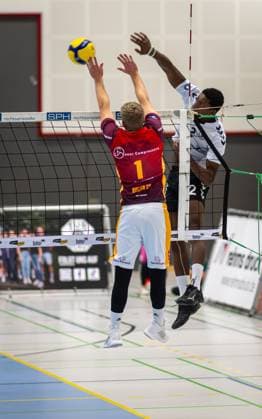 Volleyball, Season 2023 2024, 2 Bundesliga Nord, 11 11 2023, 7 Matchday, Men, TuB Bocholt white vs Kieler TV red v l Mattis Lehmann Kieler TV , Rudy Schneider TuB Bocholt , Bocholt Euregiohalle Nordrhein Westfalen Germany 231111_vb_tub-bocholt_kieler-tv_23487