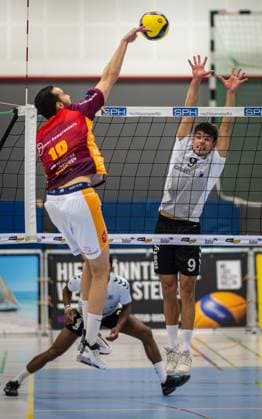 Volleyball, Season 2023 2024, 2 Bundesliga Nord, 11 11 2023, Matchday 7, Men, TuB Bocholt white vs Kieler TV red v l Junio Cesar Tavares Maciel Kieler TV , Lukas Salimi TuB Bocholt , Bocholt Euregiohalle Nordrhein Westfalen Germany 231111_vb_tub-bocholt_kieler-tv_23496
