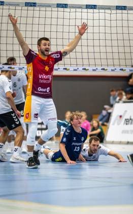 Volleyball, Season 2023 2024, 2 Bundesliga Nord, 11 11 2023, 7 Matchday, Men, TuB Bocholt white vs Kieler TV red v l Freddy Kaehler Kieler TV , Tom Luca Schluse Libero TuB Bocholt , Florian Wissing TuB Bocholt , Bocholt Euregiohalle Nordrhein Westfalen Germany 231111_vb_tub-bocholt_kieler-tv_23498