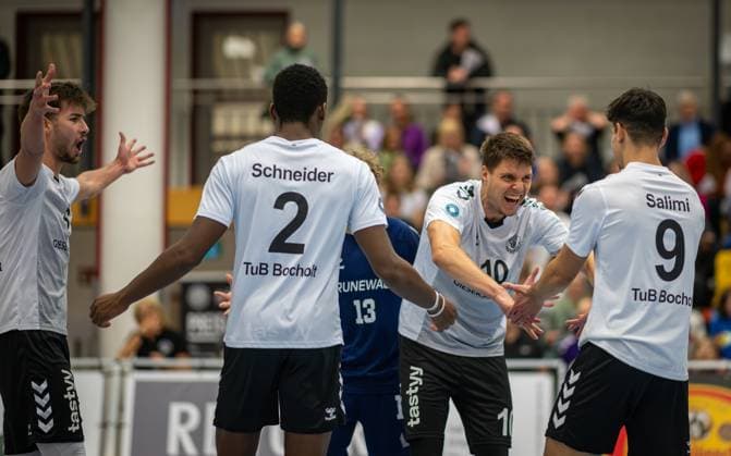 Volleyball, Season 2023 2024, 2 Bundesliga Nord, 11 11 2023, 7 Matchday, Men, TuB Bocholt white vs Kieler TV red v l Ben Stoverink TuB Bocholt , Rudy Schneider TuB Bocholt , Tom Luca Schluse Libero TuB Bocholt , Andreas Tins TuB Bocholt , Lukas Salimi TuB Bocholt , Bocholt Euregiohalle Nordrhein Westfalen Germany 231111_vb_tub-bocholt_kieler-tv_23519