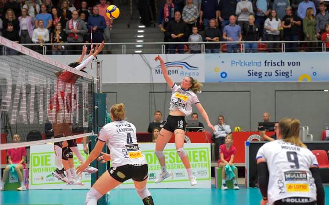 11 11 2023, Suhls Marie Hänle plays the ball, Volleyball, Bundesliga, Dresdner SC VfB Lotto Suhl, c Dresden Germany