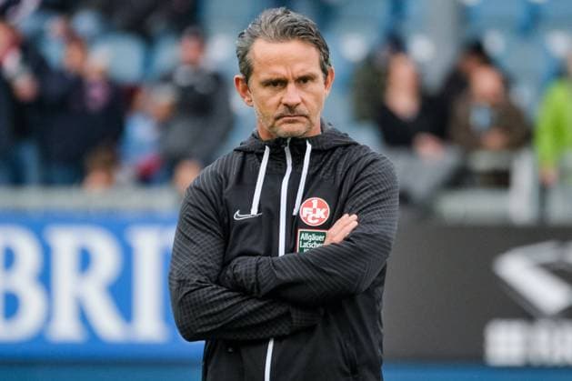 Dirk Schuster 1 FC Kaiserslautern, Coach , GER, SV Wehen Wiesbaden vs 1 FC Kaiserslautern, Football, 2 Bundesliga, Matchday 13, Season 2023 2024, 12 11 2023, DFL regulations prohibit any use of photographs as image sequences and or quasi video GER, SV Wehen Wiesbaden vs 1 FC Kaiserslautern, Football, 2 Bundesliga, Matchday 13, Season 2023 2024, 12 11 2023, Wiesbaden Copyright: xEibner-Pressefoto FlorianxWieganx EP_FWD