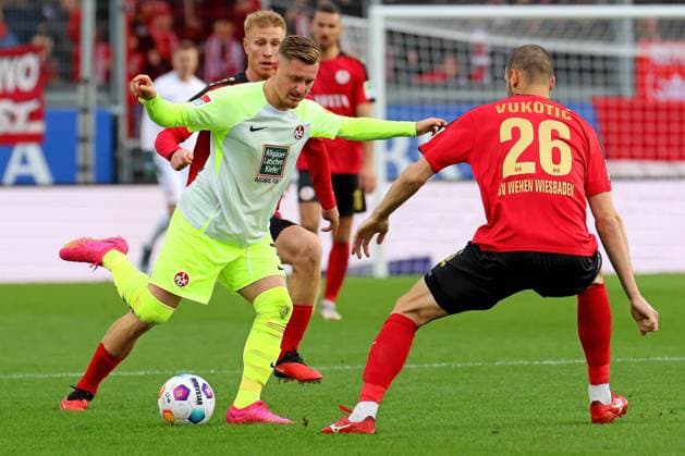 Wiesbaden, Germany 12 November 2023 2 BL 2023 2024 SV Wehen Wiesbaden vs 1 FC Kaiserslautern In the picture from left in the duel Marlon Ritter Kaiserslautern against Aleksandar Vukotic Wiesbaden DFL regulations prohibit any use of photographs as image sequences and or quasi video Britta Arena Hessen Copyright: xFotostandx xRacochax