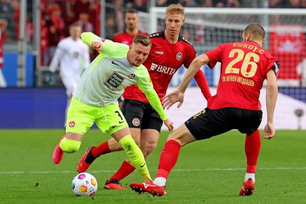 Wiesbaden, Germany 12 November 2023 2 BL 2023 2024 SV Wehen Wiesbaden vs 1 FC Kaiserslautern Pictured from left fighting for the ball Marlon Ritter Kaiserslautern , Bjarke Jacobsen Wiesbaden and Aleksandar Vukotic Wiesbaden DFL regulations prohibit any use of photographs as image sequences and or quasi video Britta Arena Hessen Copyright: xFotostandx xRacochax