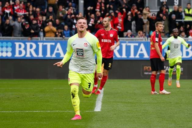 12 11 2023, xavx, Soccer 2 Bundesliga, SV Wehen Wiesbaden 1 FC Kaiserslautern emspor, v l Marlon Ritter 1 FC Kaiserslautern celebrate the goal, Der Torjubel zum 0 1 DFL DFB REGULATIONS PROHIBIT ANY USE OF PHOTOGRAPHS as IMAGE SEQUENCES and or QUASI VIDEO Wiesbaden