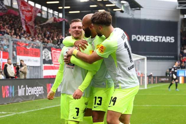 12 11 2023, xavx, Soccer 2 Bundesliga, SV Wehen Wiesbaden 1 FC Kaiserslautern emspor, v l Marlon Ritter 1 FC Kaiserslautern celebrate the goal, Der Torjubel zum 0 1 DFL DFB REGULATIONS PROHIBIT ANY USE OF PHOTOGRAPHS as IMAGE SEQUENCES and or QUASI VIDEO Wiesbaden
