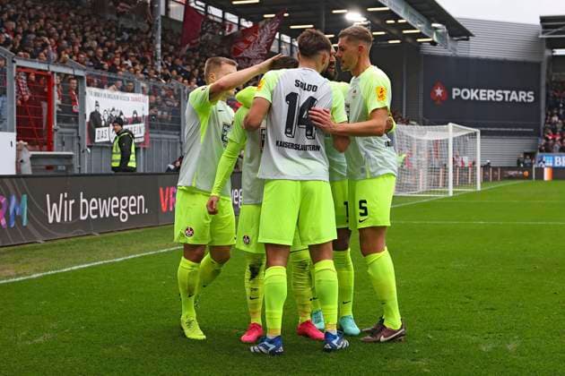 12 11 2023, xavx, Soccer 2 Bundesliga, SV Wehen Wiesbaden 1 FC Kaiserslautern emspor, v l Marlon Ritter 1 FC Kaiserslautern celebrate the goal, Der Torjubel zum 0 1 DFL DFB REGULATIONS PROHIBIT ANY USE OF PHOTOGRAPHS as IMAGE SEQUENCES and or QUASI VIDEO Wiesbaden