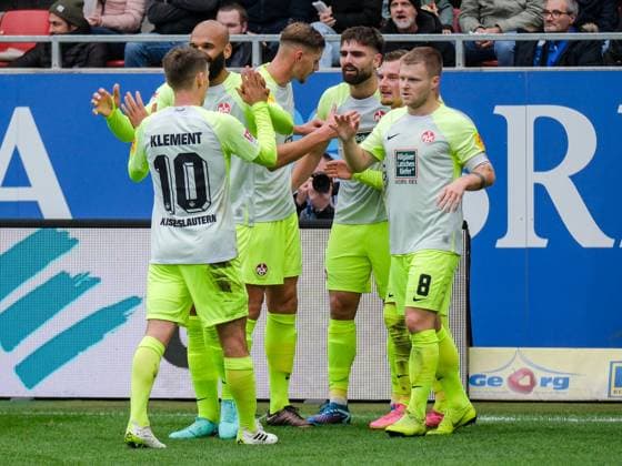 1 FC Kaiserslautern jubilate over the goal to 0 1, GER, SV Wehen Wiesbaden vs 1 FC Kaiserslautern, Football, 2 Bundesliga, Matchday 13, 2023 2024, 12 11 2023, DFL regulations prohibit any use of photographs as image sequences and or quasi video GER, SV Wehen Wiesbaden vs 1 FC Kaiserslautern, Football, 2 Bundesliga, Matchday 13, 2023 2024, 12 11 2023, Wiesbaden Copyright: xEibner-Pressefoto FlorianxWieganx EP_FWD