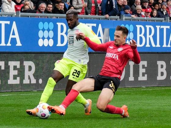 Richmond Tachie 1 FC Kaiserslautern, 29 in duel with Amar Catic SV Wehen Wiesbaden, 34 , GER, SV Wehen Wiesbaden vs 1 FC Kaiserslautern, Football, 2 Bundesliga, Matchday 13, Season 2023 2024, 12 11 2023, DFL regulations prohibit any use of photographs as image sequences and or quasi video GER, SV Wehen Wiesbaden vs 1 FC Kaiserslautern, Football, 2 Bundesliga, Matchday 13, Season 2023 2024, 12 11 2023, Wiesbaden Copyright: xEibner-Pressefoto FlorianxWieganx EP_FWD
