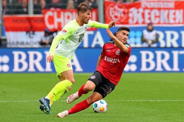Wiesbaden, Germany 12 November 2023 2 BL 2023 2024 SV Wehen Wiesbaden vs 1 FC Kaiserslautern In picture from left in duel Jan Elvedi Kaiserslautern vs Robin Heusser Wiesbaden DFL regulations prohibit any use of photographs as image sequences and or quasi video Britta Arena Hessen Copyright: xFotostandx xRacochax