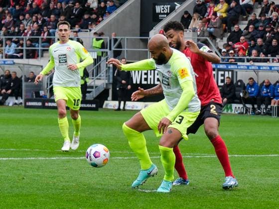 Terrence Boyd 1 FC Kaiserslautern, 13 in duel with Martin Angha SV Wehen Wiesbaden, 2 , GER, SV Wehen Wiesbaden vs 1 FC Kaiserslautern, Football, 2 Bundesliga, Matchday 13, Season 2023 2024, 12 11 2023, DFL regulations prohibit any use of photographs as image sequences and or quasi video GER, SV Wehen Wiesbaden vs 1 FC Kaiserslautern, Football, 2 Bundesliga, Matchday 13, Season 2023 2024, 12 11 2023, Wiesbaden Copyright: xEibner-Pressefoto FlorianxWieganx EP_FWD