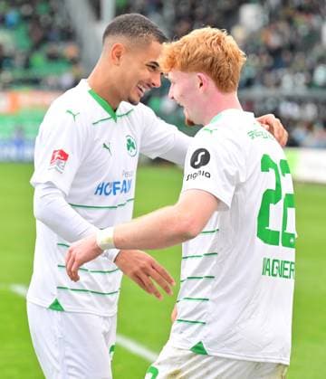 12 11 2023 Soccer Season 2023 2024 2 Soccer Bundesliga 13 Matchday SpVgg Greuther Fürth Kleeblatt Fortuna Düsseldorf F95 Sportfoto Zink xwoxzix DFL regulations prohibit any use of photographs as image sequences and or quasi video only for editorial use Torjubel Jubel nach Treffer Tor Schuß zum 1 0 durch Robert Wagner 22, SpVgg Greuther Fürth Maximilian Solomon Dietz 33, SpVgg Greuther Fürth Robert Wagner 22, SpVgg Greuther Fürth