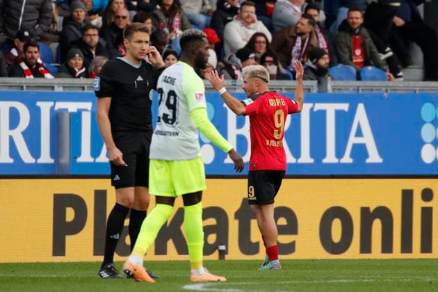 12 11 2023, xavx, Soccer 2 Bundesliga, SV Wehen Wiesbaden 1 FC Kaiserslautern emspor, v l Thijmen Goppel SV Wehen Wiesbaden celebrate the goal, Der Torjubel zum 1 1 DFL DFB REGULATIONS PROHIBIT ANY USE OF PHOTOGRAPHS as IMAGE SEQUENCES and or QUASI VIDEO Wiesbaden