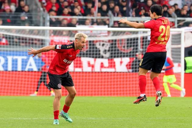 Wiesbaden, Germany 12 November 2023 2 BL 2023 2024 SV Wehen Wiesbaden vs 1 FC Kaiserslautern In the picture Goal scorer Thijmen Goppel Wiesbaden 1 v li is happy about his goal for 1 1 DFL regulations prohibit any use of photographs as image sequences and or quasi video Britta Arena Hessen Copyright: xFotostandx xRacochax