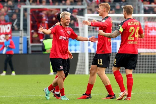 Wiesbaden, Germany 12 November 2023 2 BL 2023 2024 SV Wehen Wiesbaden vs 1 FC Kaiserslautern In the picture Goal scorer Thijmen Goppel Wiesbaden 1 v li is happy about his goal for 1 1 DFL regulations prohibit any use of photographs as image sequences and or quasi video Britta Arena Hessen Copyright: xFotostandx xRacochax
