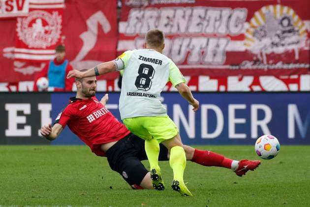 12 11 2023, xavx, Soccer 2 Bundesliga, SV Wehen Wiesbaden 1 FC Kaiserslautern emspor, v l Aleksandar Vukotic SV Wehen Wiesbaden , Jean Zimmer 1 FC Kaiserslautern DFL DFB REGULATIONS PROHIBIT ANY USE OF PHOTOGRAPHS as IMAGE SEQUENCES and or QUASI VIDEO Wiesbaden