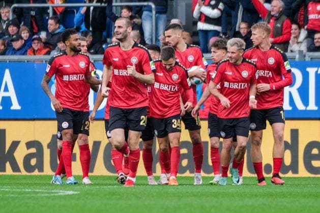 SV Wehen Wiesbaden are happy about goal to 1 1, GER, SV Wehen Wiesbaden vs 1 FC Kaiserslautern, Football, 2 Bundesliga, Matchday 13, 2023 2024 season, 12 11 2023, DFL regulations prohibit any use of photographs as image sequences and or quasi video GER, SV Wehen Wiesbaden vs 1 FC Kaiserslautern, Football, 2 Bundesliga, Matchday 13, 2023 2024 season, 12 11 2023, Wiesbaden Copyright: xEibner-Pressefoto FlorianxWieganx EP_FWD