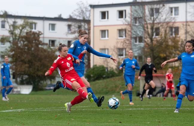 Soccer, Women, Season 2023 2024, Regionalliga Nordost 10 Matchday , 1 FC Union Berlin Türkiyemspor Berlin, f l Lisa Heiseler 1 Women, 1 FC Union Berlin , Gesine Schick 1 Women, Türkiyemspor Berlin , 12 11 2023, Copyright: xSebastianxRäppold MatthiasxKochx