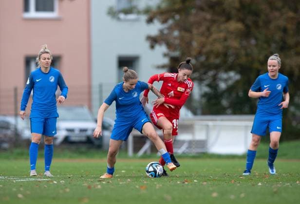 Soccer, Women, Season 2023 2024, Regionalliga Nordost 10 Matchday , 1 FC Union Berlin Türkiyemspor Berlin, f l Angelina Lübcke 1 Women, Türkiyemspor Berlin , Sarah Wippig 1 Women, Türkiyemspor Berlin , Sophie Trojahn 1 Women, 1 FC Union Berlin , Katharina Vom Dahl 1 Women, Türkiyemspor Berlin , 12 11 2023, Copyright: xSebastianxRäppold MatthiasxKochx