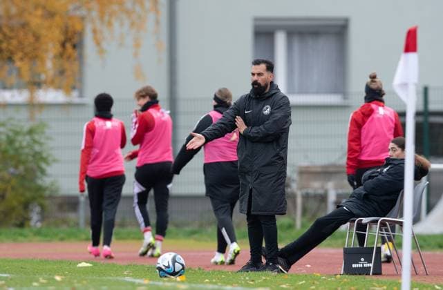 Soccer, Women, Season 2023 2024, Regionalliga Nordost 10 Matchday , 1 FC Union Berlin Türkiyemspor Berlin, Coach Mehmet Bolat 1 Women, Türkiyemspor Berlin , 12 11 2023, Copyright: xSebastianxRäppold MatthiasxKochx
