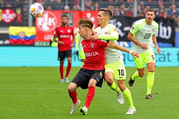 Wiesbaden, Germany 12 November 2023 2 BL 2023 2024 SV Wehen Wiesbaden vs 1 FC Kaiserslautern In the picture from left in a duel Nick Bätzner Baetzner Wiesbaden against Philipp Klement Kaiserslautern DFL regulations prohibit any use of photographs as image sequences and or quasi video Britta Arena Hessen Copyright: xFotostandx xRacochax
