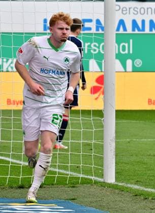 12 11 2023 Soccer season 2023 2024 2 Soccer Bundesliga 13 Matchday SpVgg Greuther Fürth Kleeblatt Fortuna Düsseldorf F95 Sportfoto Zink MeZi xmexzix DFL regulations prohibit any use of photographs as image sequences and or quasi video only for editorial use Torjubel Jubel Freude nach Treffer Torschuß zum 1 0 durch Robert Wagner 22, SpVgg Greuther Fürth