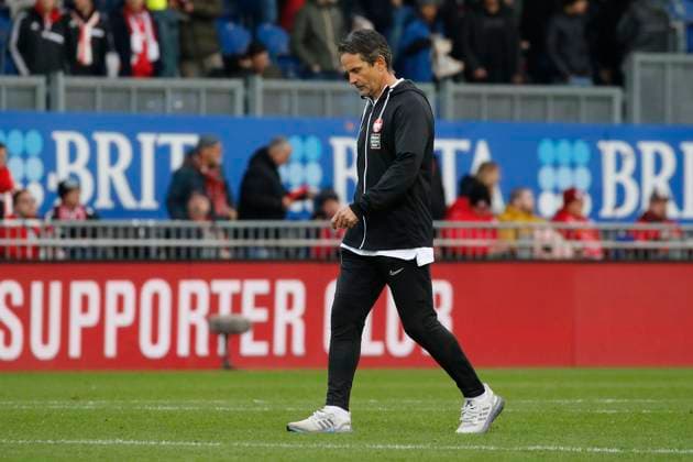 12 11 2023, xavx, Soccer 2 Bundesliga, SV Wehen Wiesbaden 1 FC Kaiserslautern emspor, v l coach Dirk Schuster 1 FC Kaiserslautern disappointed, disappointed looking, dissapointed DFL DFB REGULATIONS PROHIBIT ANY USE OF PHOTOGRAPHS as IMAGE SEQUENCES and or QUASI VIDEO Wiesbaden
