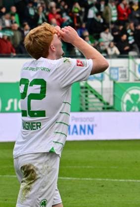 12 11 2023 Soccer season 2023 2024 2 Soccer Bundesliga 13 Matchday SpVgg Greuther Fürth Kleeblatt Fortuna Düsseldorf F95 Sportfoto Zink MeZi xmexzix DFL regulations prohibit any use of photographs as image sequences and or quasi video only for editorial use Torjubel Jubel Freude nach Treffer Torschuß zum 1 0 durch Robert Wagner 22, SpVgg Greuther Fürth