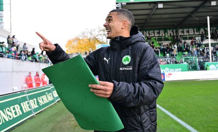 12 11 2023 Soccer season 2023 2024 2 Soccer Bundesliga 13 Matchday SpVgg Greuther Fürth Kleeblatt Fortuna Düsseldorf F95 Sportfoto Zink xwoxzix DFL regulations prohibit any use of photographs as image sequences and or quasi video only for editorial use Maximilian Solomon Dietz 33, SpVgg Greuther Fürth after the end of the match