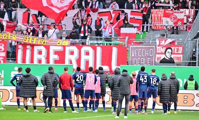 12 11 2023 Soccer season 2023 2024 2 Soccer Bundesliga 13 Matchday SpVgg Greuther Fürth Kleeblatt Fortuna Düsseldorf F95 Sportfoto Zink xwoxzix DFL regulations prohibit any use of photographs as image sequences and or quasi video only for editorial use Mannschaft Team Fortuna vor Fans Fanblock nach Spielende