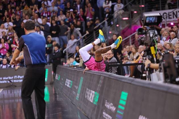 Flies over the boards Savion Flagg Telekom Baskets Bonn vs FC Bayern Munich 7 Matchday Season 2023 2024