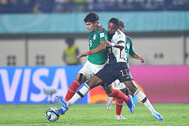 RECORD DATE NOT STATED FIFA U-17 World Cup Indonesia 2023 Mexico vs Germnay (L-R), Stephano Carrillo of Monterrey and Paris Brunner of Germany during the game Mexico vs Germany, corresponding to Group F of the FIFA U-17 World Cup Indonesia 2023, at Si Jalak Harupat Stadium, on November 12, 2023. <br><br> (I-D), Stephano Carrillo de Monterrey y Paris Brunner de Alemania durante el partido Mexico vs Alemania, correspondiente al Grupo F de la Copa Mundial de la FIFA Sub-17 Indonesia 2023, en el Estadio Si Jalak Harupat Stadium, el 12 de Noviembre de 2023. BANDUNG INDONESIA INDONESIA  Copyright: xAdrianxMaciasx 20231112061512_FWC_U17_GF_MEX_GER_CARRILLO33