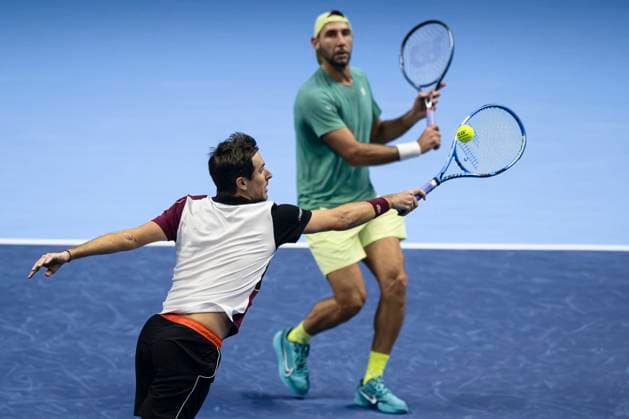 Nitto ATP, Tennis Herren Finals - Day One Edouard Roger-Vasselin of France and Santiago Gonzalez of Mexico during the round robin doubles match against Horacio Zeballos of Argentina and Marcel Granollers of Spain during day one of the Nitto ATP Finals. Horacio Zeballos and Marcel Granollers won 2-6, 6-3, 10-7. Turin Italy Copyright: xNicolòxCampox