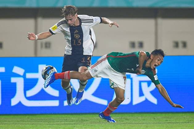 RECORD DATE NOT STATED FIFA U-17 World Cup Indonesia 2023 Mexico 1-3 Germany (L-R), Maximilian Henning of Germany and Brandon Lomeli of Mexico during the game Mexico vs Germany, corresponding to Group F of the FIFA U-17 World Cup Indonesia 2023, at Si Jalak Harupat Stadium, on November 12, 2023. <br><br> (I-D), Maximilian Henning de Alemania y Brandon Lomeli de Mexico durante el partido Mexico vs Alemania, correspondiente al Grupo F de la Copa Mundial de la FIFA Sub-17 Indonesia 2023, en el Estadio Si Jalak Harupat Stadium, el 12 de Noviembre de 2023. BANDUNG INDONESIA INDONESIA  Copyright: xAdrianxMaciasx 20231112101349_FWC_U17_GF_MEX_GER_HENNING114