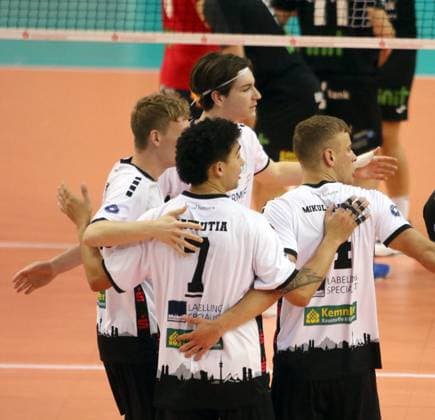 Haching happy about point win, He Bundesliga 23 24, TSV Haching Muenchen vs Baden Volleys Karlsruhe, Geothermie Arena Unterhaching, 12 11 23 Copyright: WolfgangxFehrmann