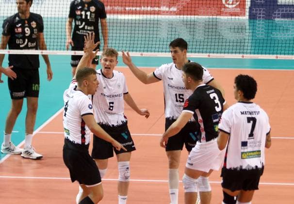 Haching happy about point win, He Bundesliga 23 24, TSV Haching Muenchen vs Baden Volleys Karlsruhe, Geothermie Arena Unterhaching, 12 11 23 Copyright: WolfgangxFehrmann